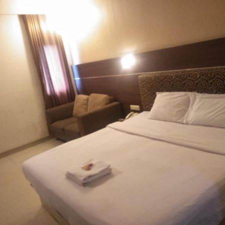 Penthouse Hotel Jakarta Exterior foto
