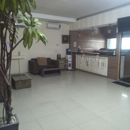 Penthouse Hotel Jakarta Exterior foto