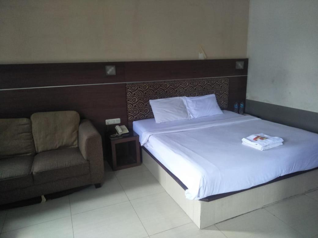 Penthouse Hotel Jakarta Exterior foto
